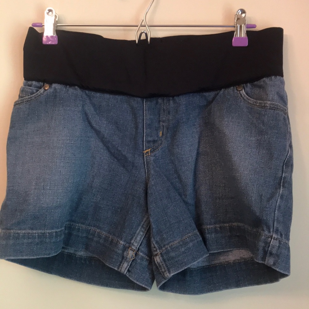 Liz Lange Maternity Jean shorts size small